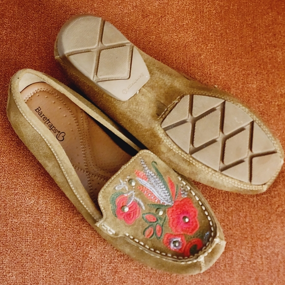 BareTraps Otella  Chestnut Floral Embroidered Suede Moccasin Size 9W - Picture 7 of 8